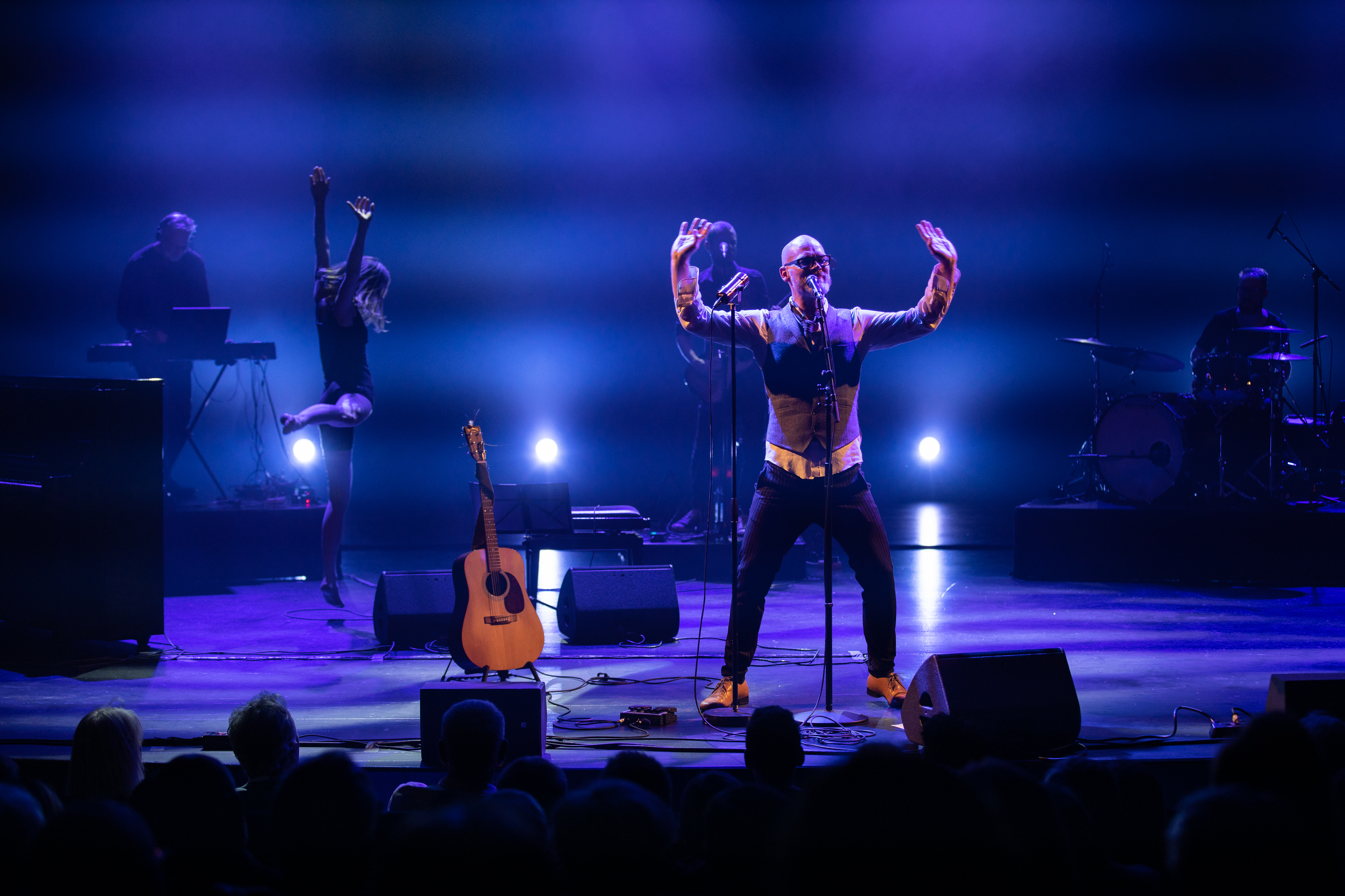 Stort og mektig med 10 utøvarar på scena. Foto: Morten Berentsen